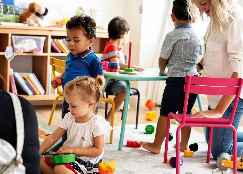 Children playing in nursery 800px