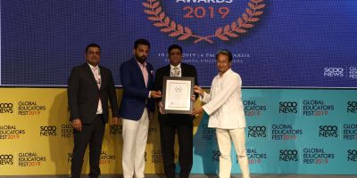 Pankaj Jain receiving award udiapur higher education award 1