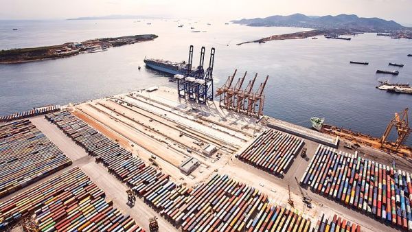 Aerial photograph of a dock