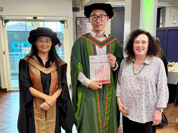 Dr Junhao Liang awarded the Tom Lupton Prize