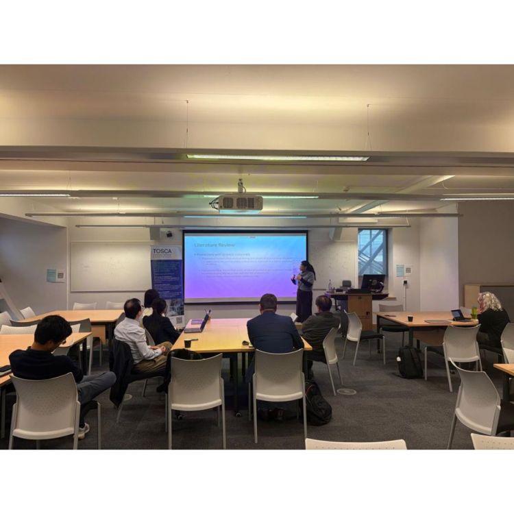 TOSCA Seminar Series - When Should We Offer a Discount? Randomized Discount Timing with Strategic Customers.